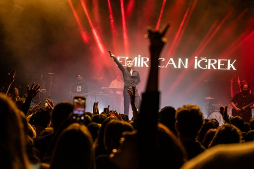 Emir Can İğrek İstanbul’da Jolly Joker Atakent’te Konser Verdi